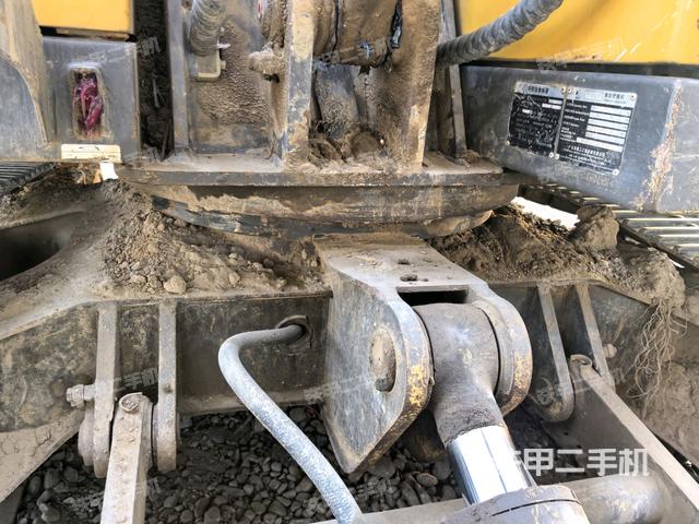 大臂根部?斜（工作和回轉(zhuǎn)裝置）