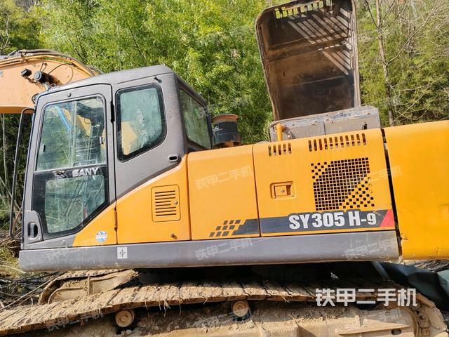 后窗玻璃角标（驾驶室部分）