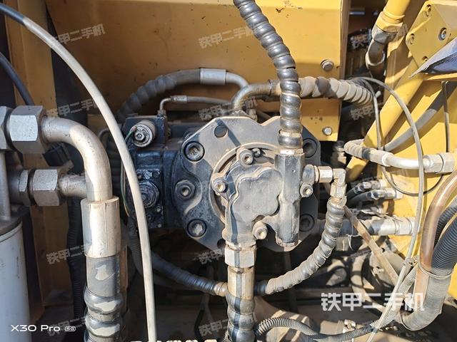 液壓泵艙室正面整體（整機(jī)外觀）