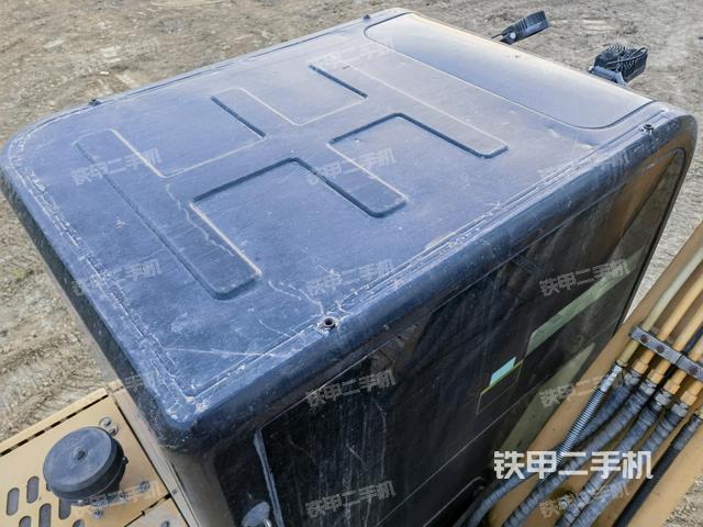 駕駛室頂部(整機(jī)外觀) 駕駛室頂部(整機(jī)外觀)