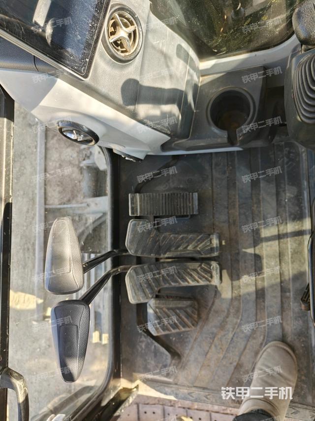 后窗玻璃角標(biāo)（駕駛室部分）