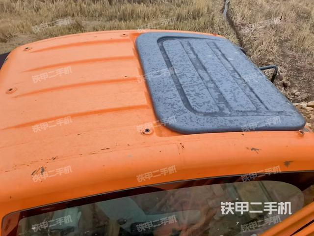 駕駛室頂部(整機外觀) 駕駛室頂部(整機外觀)