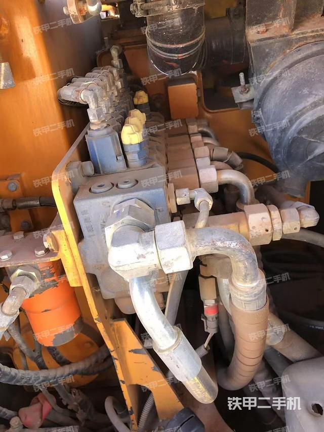 回轉(zhuǎn)馬達和主控閥（整機外觀）