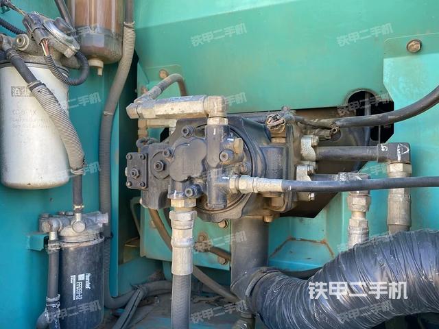 液壓泵艙室正面整體（整機(jī)外觀）