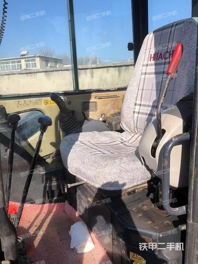 駕駛室整體（整機外觀）