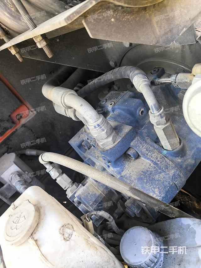 液壓泵艙室正面整體(整機(jī)外觀) 液壓泵艙室正面整體(整機(jī)外觀)