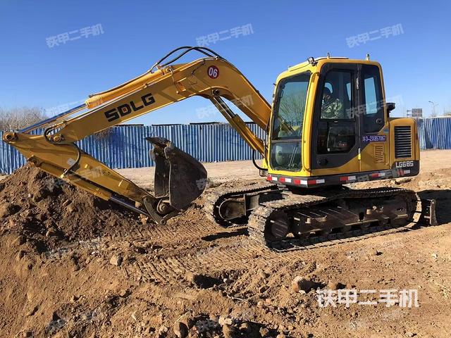 駕駛室頂部（整機外觀）