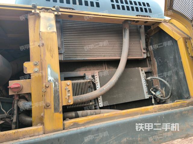 散熱器正面(大件艙室) 散熱器正面(大件艙室)