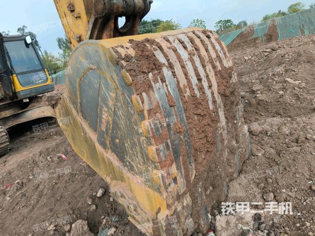 大臂背部俯視(工作和回轉(zhuǎn)裝置) 大臂背部俯視(工作和回轉(zhuǎn)裝置)