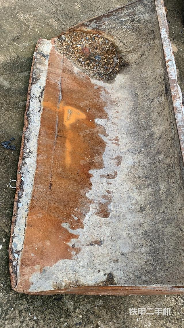 駕駛室工作臺(tái)(整機(jī)外觀及大件) 駕駛室工作臺(tái)(整機(jī)外觀及大件)