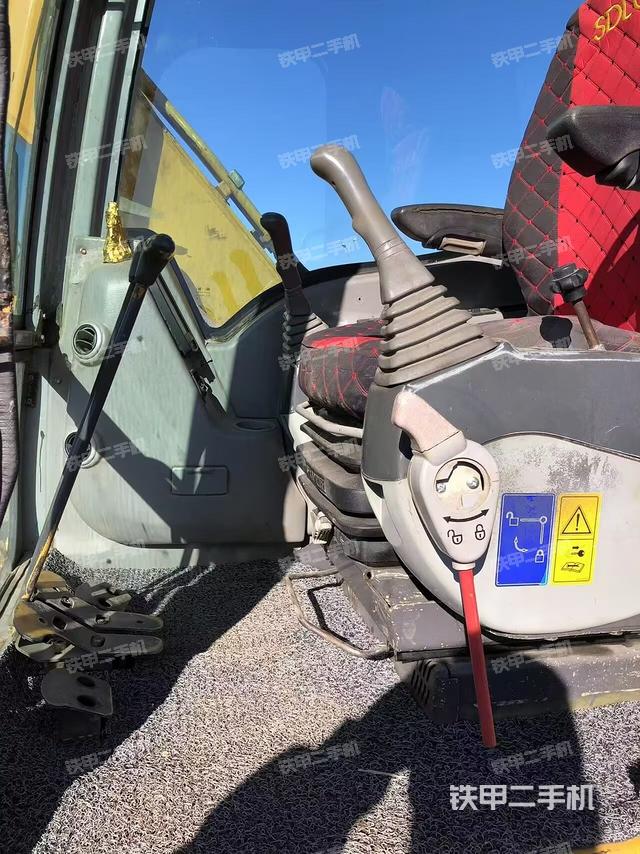 駕駛室整體（整機外觀）