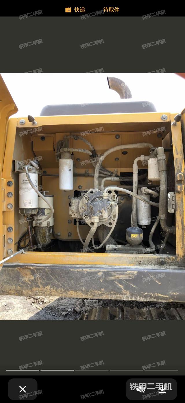 液壓泵艙室正面整體（整機外觀）