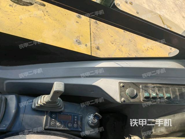 座椅右側(cè)控制臺(tái)/鑰匙門/油門/含右手柄（駕駛室部分）