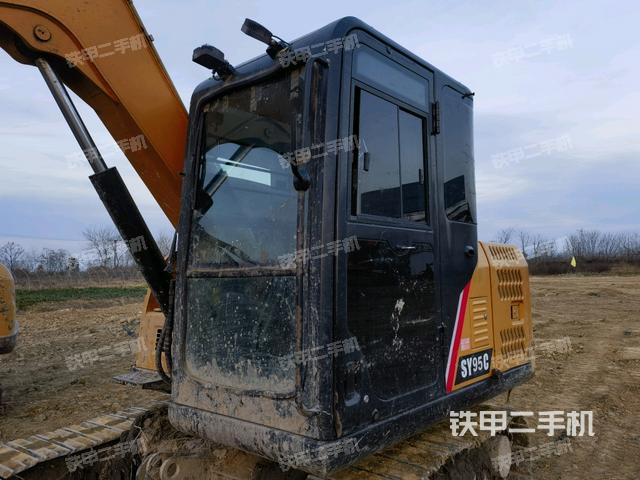 駕駛室整體(整機(jī)外觀) 駕駛室整體(整機(jī)外觀)