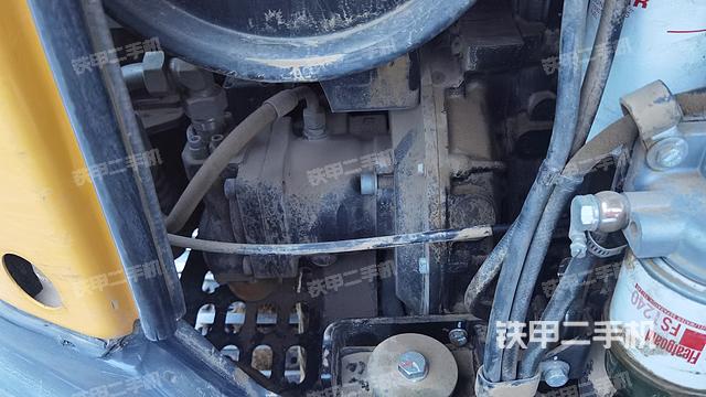 液壓泵艙室正面整體(整機(jī)外觀) 液壓泵艙室正面整體(整機(jī)外觀)