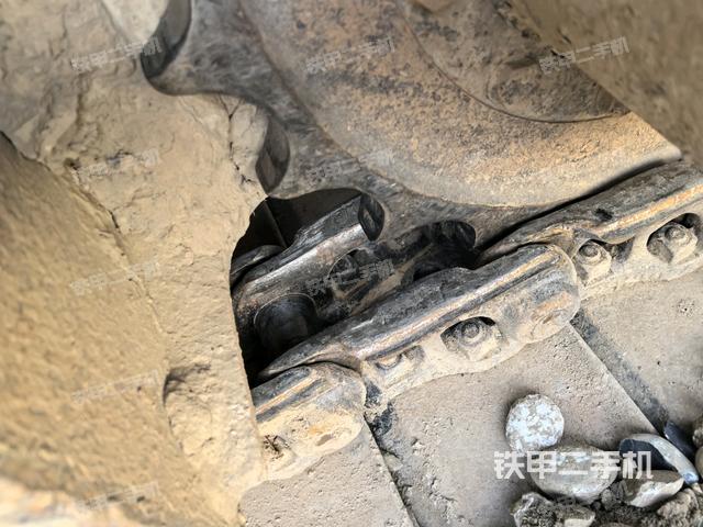 右驅(qū)動輪（行走機構(gòu)）