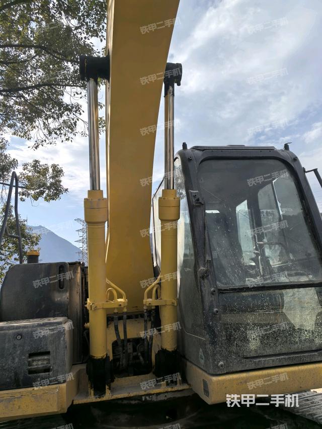 大臂油缸整體?豎拍(工作和回轉(zhuǎn)裝置) 大臂油缸整體?豎拍(工作和回轉(zhuǎn)裝置)