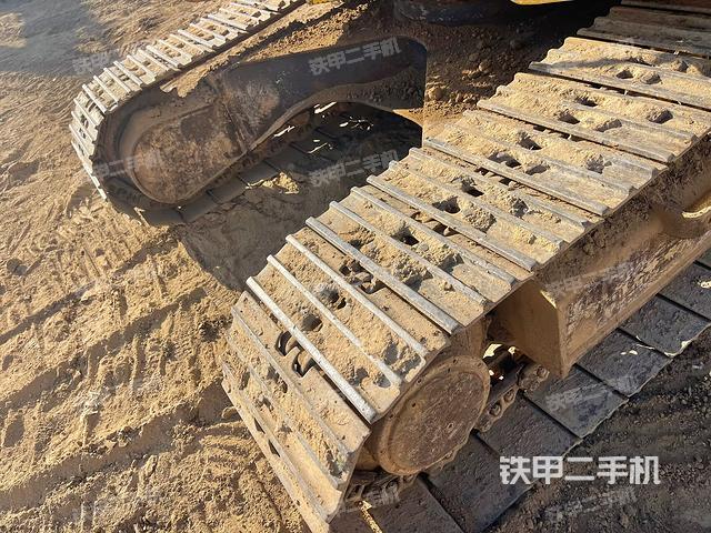 單側(cè)履帶整體(整機外觀) 單側(cè)履帶整體(整機外觀)