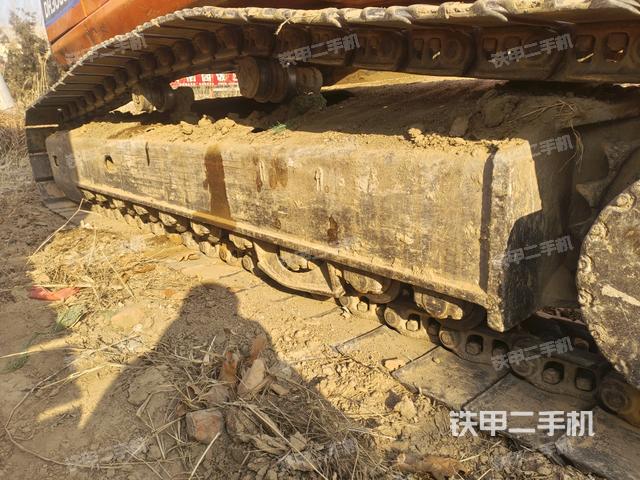 單側(cè)履帶整體（整機(jī)外觀）