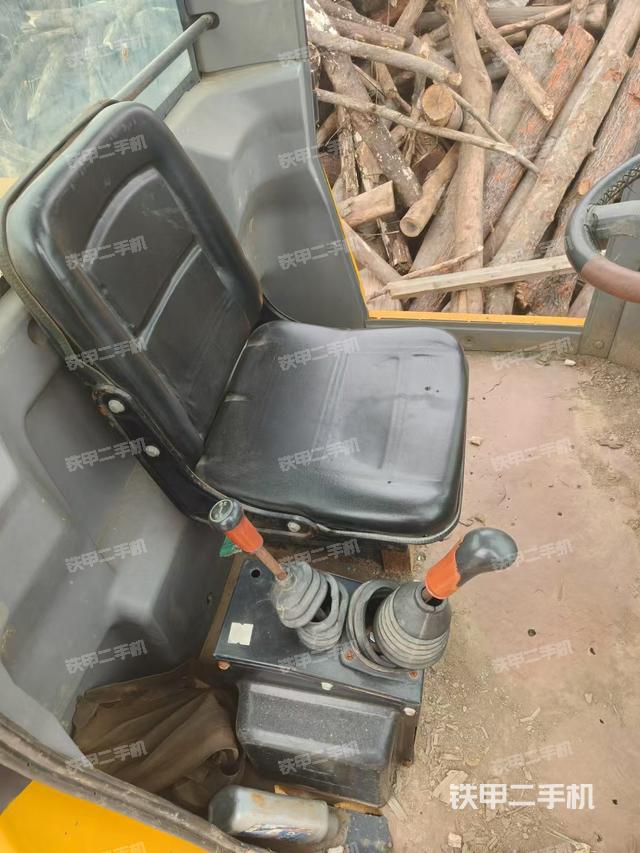 駕駛室操作臺(整機外觀及大件) 駕駛室操作臺(整機外觀及大件)