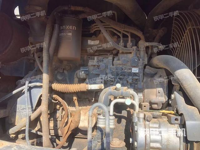 回轉馬達和主控閥（整機外觀）