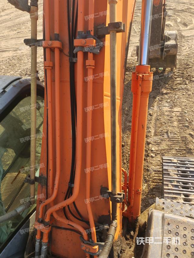 大臂背部俯視（工作和回轉(zhuǎn)裝置）