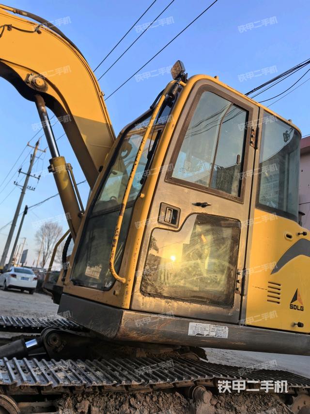 ?駕駛室正側(cè)（駕駛室部分）