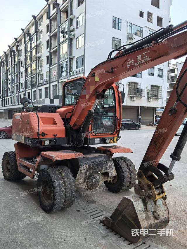 駕駛室頂部(整機外觀) 駕駛室頂部(整機外觀)