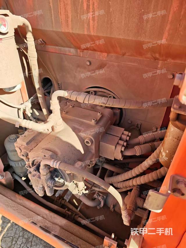 液壓泵艙室正面整體（整機(jī)外觀）