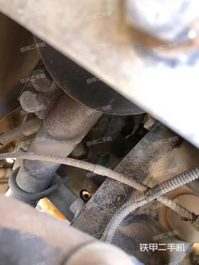 液壓泵艙室正面整體(整機(jī)外觀) 液壓泵艙室正面整體(整機(jī)外觀)