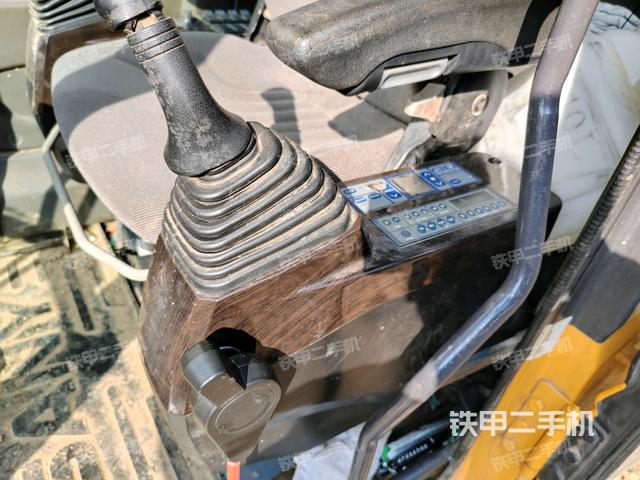 座椅左侧控制台/音响/含左手柄（驾驶室部分）