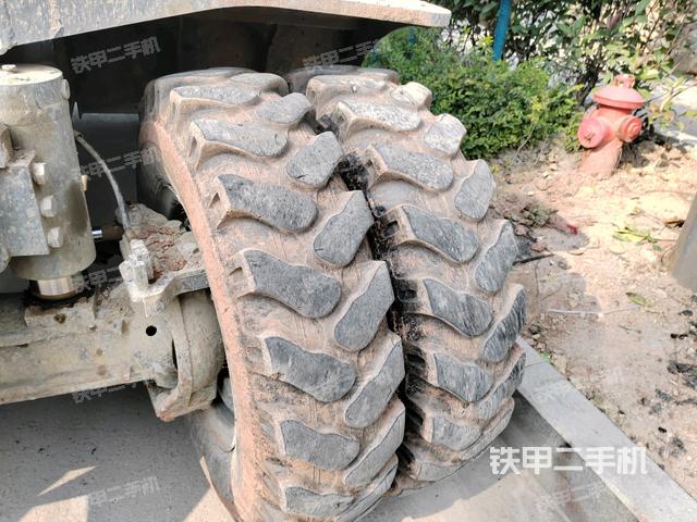 左導向輪(行走機構) 左導向輪(行走機構)