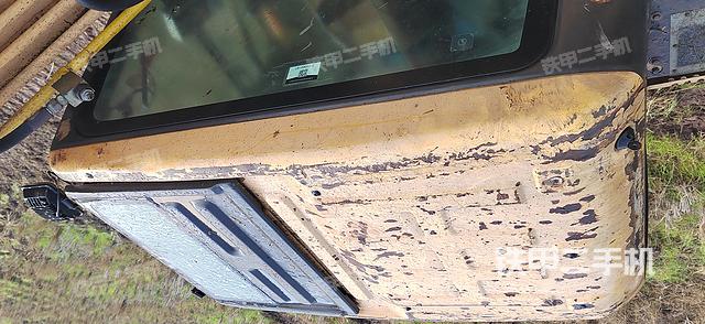 駕駛室頂部（整機外觀）