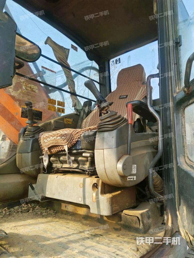 駕駛室左后45度（駕駛室部分）