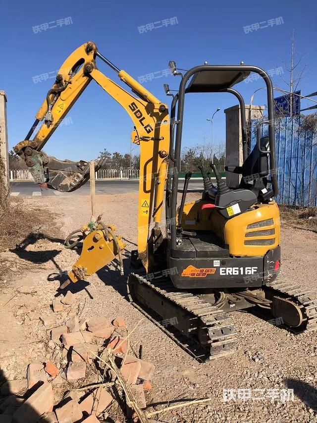 駕駛室頂部(整機外觀) 駕駛室頂部(整機外觀)