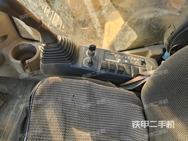 座椅右側(cè)控制臺/鑰匙門/油門/含右手柄(駕駛室部分) 座椅右側(cè)控制臺/鑰匙門/油門/含右手柄(駕駛室部分)