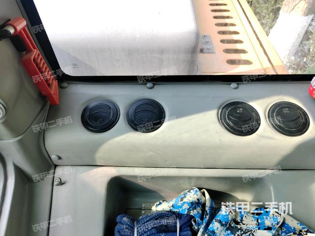 左后方玻璃角標(駕駛室部分) 左后方玻璃角標(駕駛室部分)