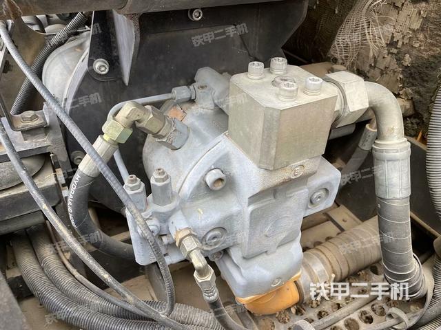 液壓泵艙室正面整體（整機(jī)外觀）