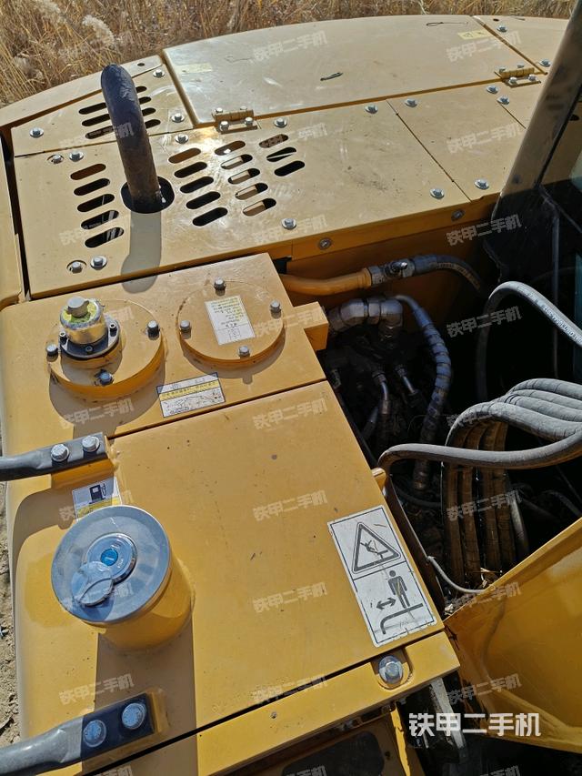 大臂根部?斜（工作和回轉(zhuǎn)裝置）