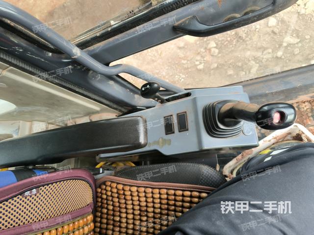 座椅左側(cè)控制臺(tái)/音響/含左手柄(駕駛室部分) 座椅左側(cè)控制臺(tái)/音響/含左手柄(駕駛室部分)