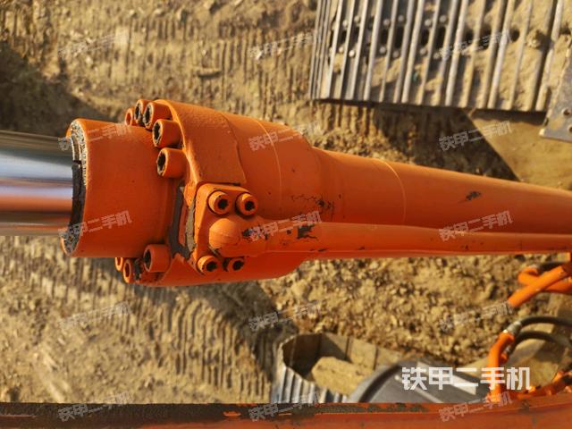 大臂油缸整體?豎拍（工作和回轉(zhuǎn)裝置）