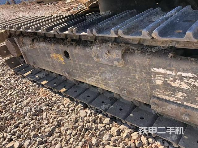 單側(cè)履帶整體(整機外觀) 單側(cè)履帶整體(整機外觀)