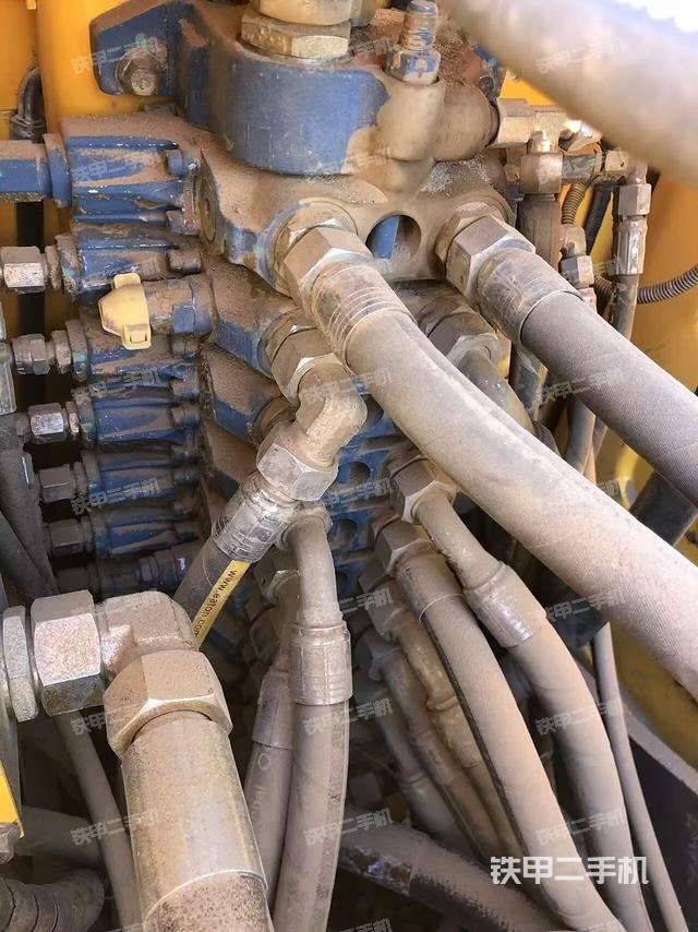 回轉(zhuǎn)馬達和主控閥（整機外觀）