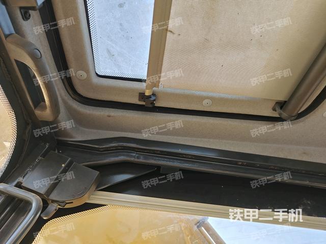 左后方玻璃角標(biāo)(駕駛室部分) 左后方玻璃角標(biāo)(駕駛室部分)