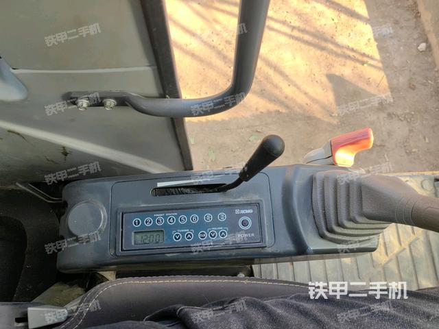 座椅左側(cè)控制臺(tái)/音響/含左手柄（駕駛室部分）