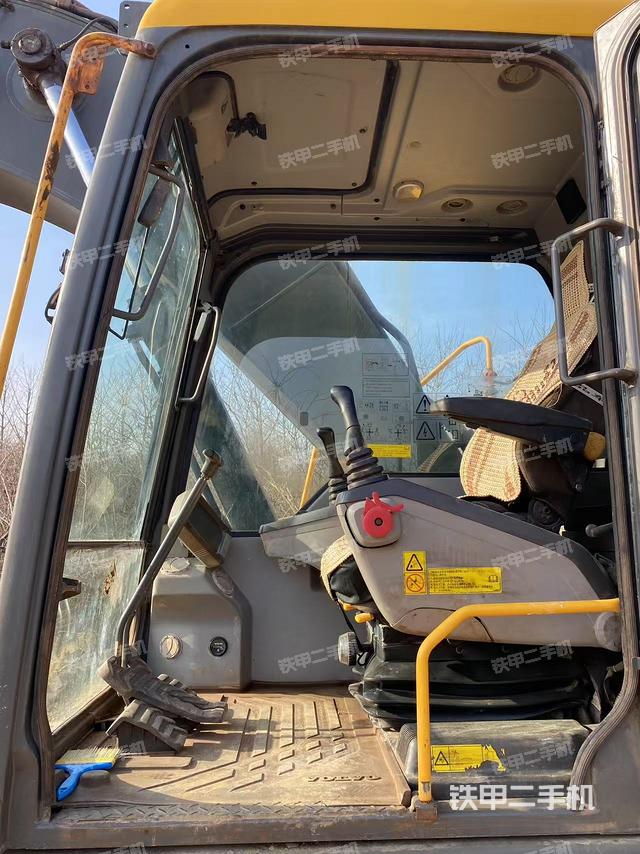 駕駛室整體（整機外觀）