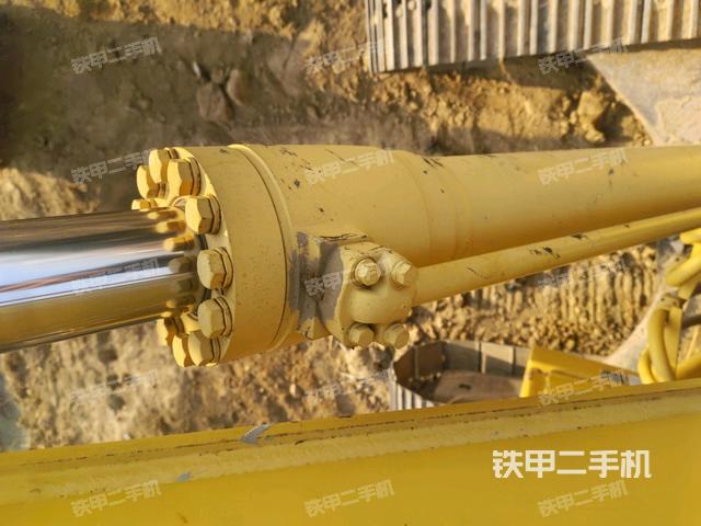 大臂油缸整體?豎拍（工作和回轉(zhuǎn)裝置）