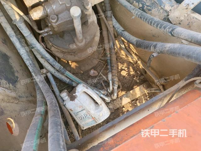 中央回轉(zhuǎn)接頭特寫（上車部件）