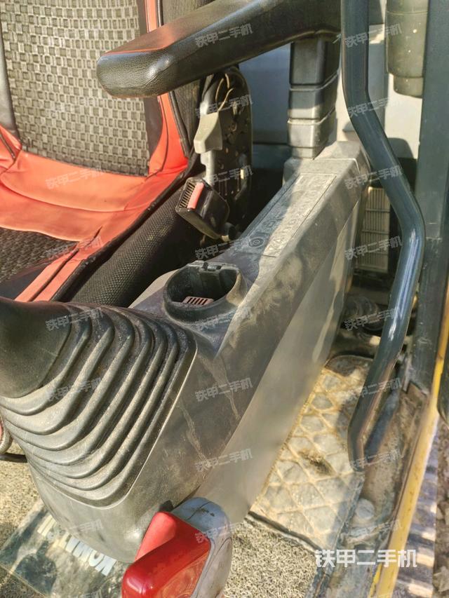 座椅左側(cè)控制臺(tái)/音響/含左手柄（駕駛室部分）