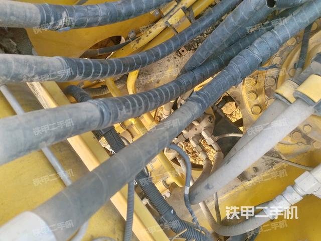 中央回轉(zhuǎn)接頭特寫（上車部件）